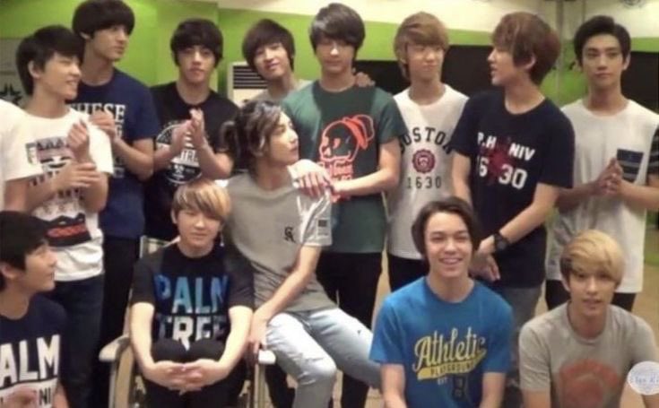 YasmeenOne's tweet image. 😭😭😭😭

“he saw gayer shit in that green room”