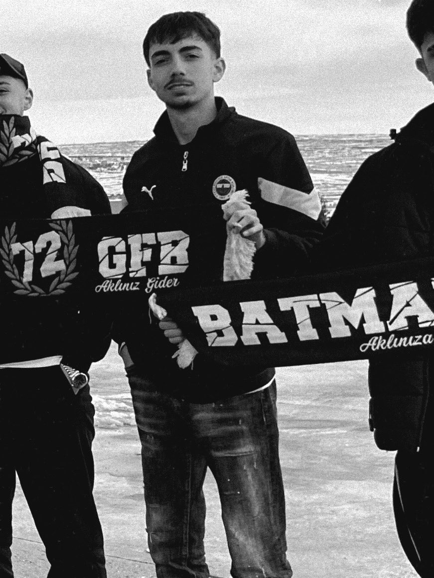 gencfborg's tweet image. Batman GFB üyelerinden Umut Tekin kardeşimizin elim bir kaza sonucu vefat ettiğini derin bir üzüntüyle öğrenmiş bulunmaktayız.

Merhum Umut Tekin kardeşimize Allah’tan rahmet; başta Batman GFB ve Tekin ailesi olmak üzere, yakınları ve sevenlerine baş sağlığı dileriz.…