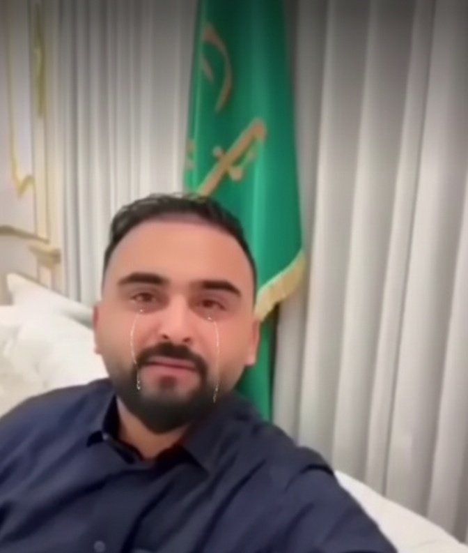 جـيناك يـا سـلمان بـدموع الـندم 🥹
يالله ثـبت مسمري عند السوأل 

يـا فايز أترجاك وأقسم لك قسم 🤫
إلى حلفته.. هو طلاق أم العيال

أحـنـا ومـا نـملك لـدولتكم خـدم
لازد غـلـطنا فـأضـربونا بـالـعقال 😭