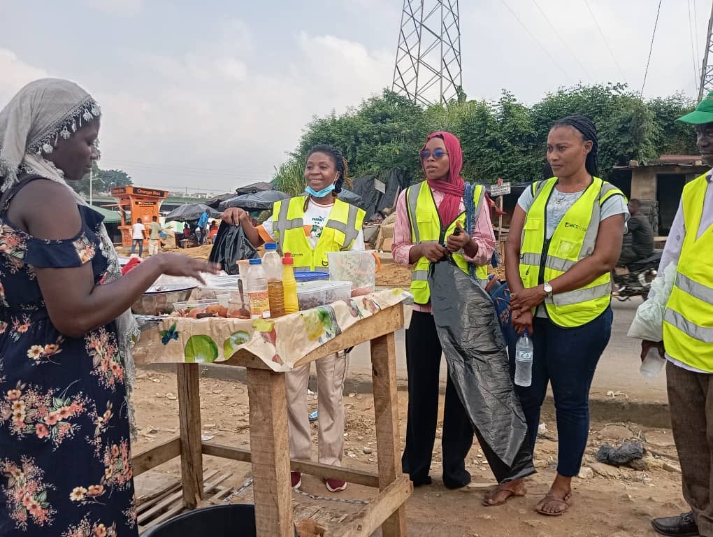 12 janvier 2026

Carrefour 2 Plateaux, commune de Cocody

Sensibilisation des commerçants, vendeurs &amp; usagers : sacs poubelles, horaires de sortie, propreté des espaces publics.  

#Ecotisa #Cocody #2Plateaux