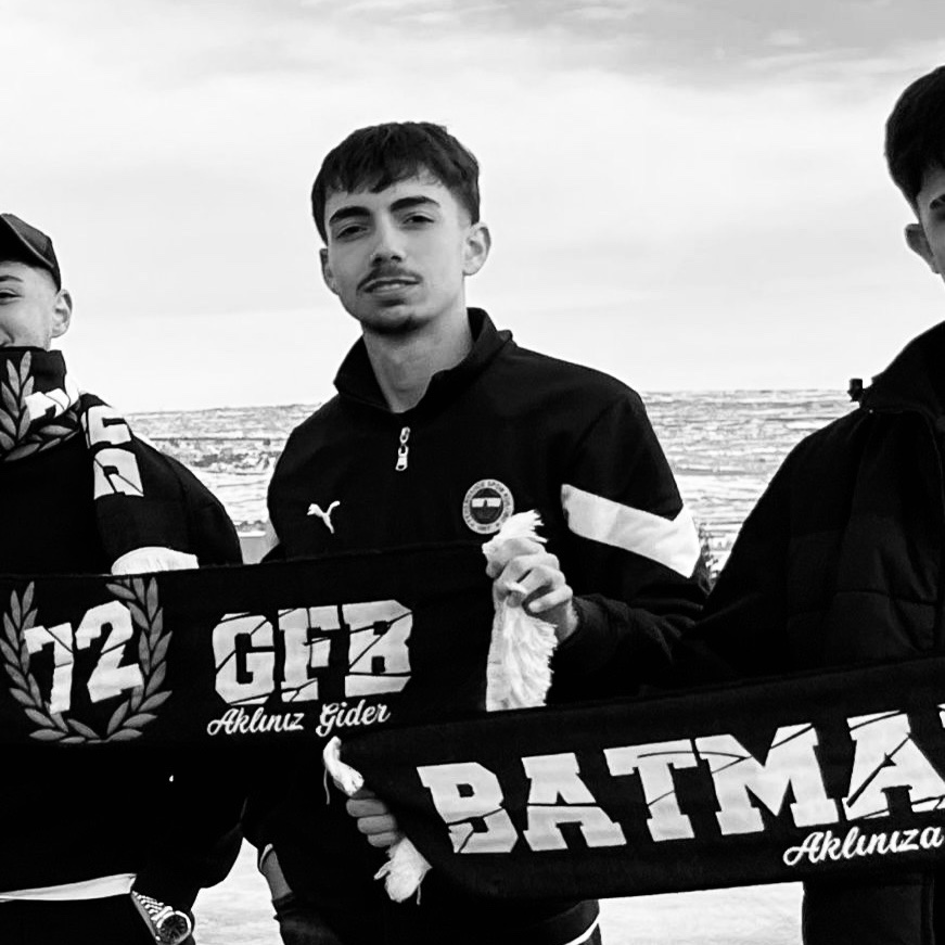 unigfborg's tweet image. Batman GFB üyelerinden Umut Tekin kardeşimizin elim bir kaza sonucu vefat ettiğini derin bir üzüntüyle öğrenmiş bulunmaktayız.

Merhum Umut Tekin kardeşimize Allah’tan rahmet; başta Batman GFB ve Tekin ailesi olmak üzere, yakınları ve sevenlerine baş sağlığı dileriz. #UNIGFB