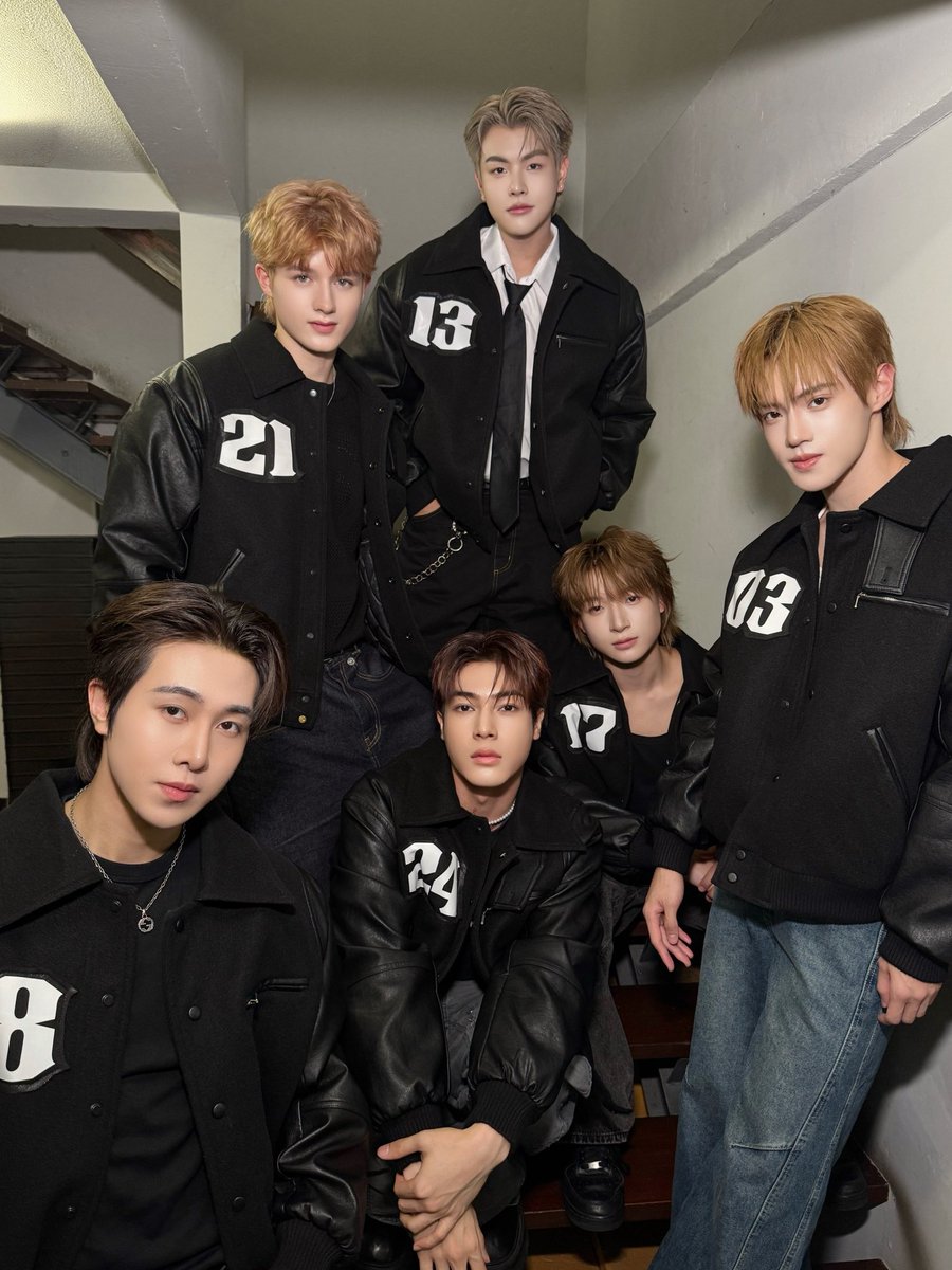 ‘แซม เลออน พาย พี ติวเตอร์ เบ็น’ CIR*CRL พร้อมไปพูดคุยเม้ามอย และโพรโมทเพลง ‘Switch It Up’ กันให้แฟ่ดกันที่ ‘Flex 104.5’ แล้วค้าบผมมม 😼🤟🏻

FLEX TALK WITH CIRCRL
#Flex1045xCIRCRL
#CIRCRL_SwitchItUp
#CIRCRL
#MchoiceMusic