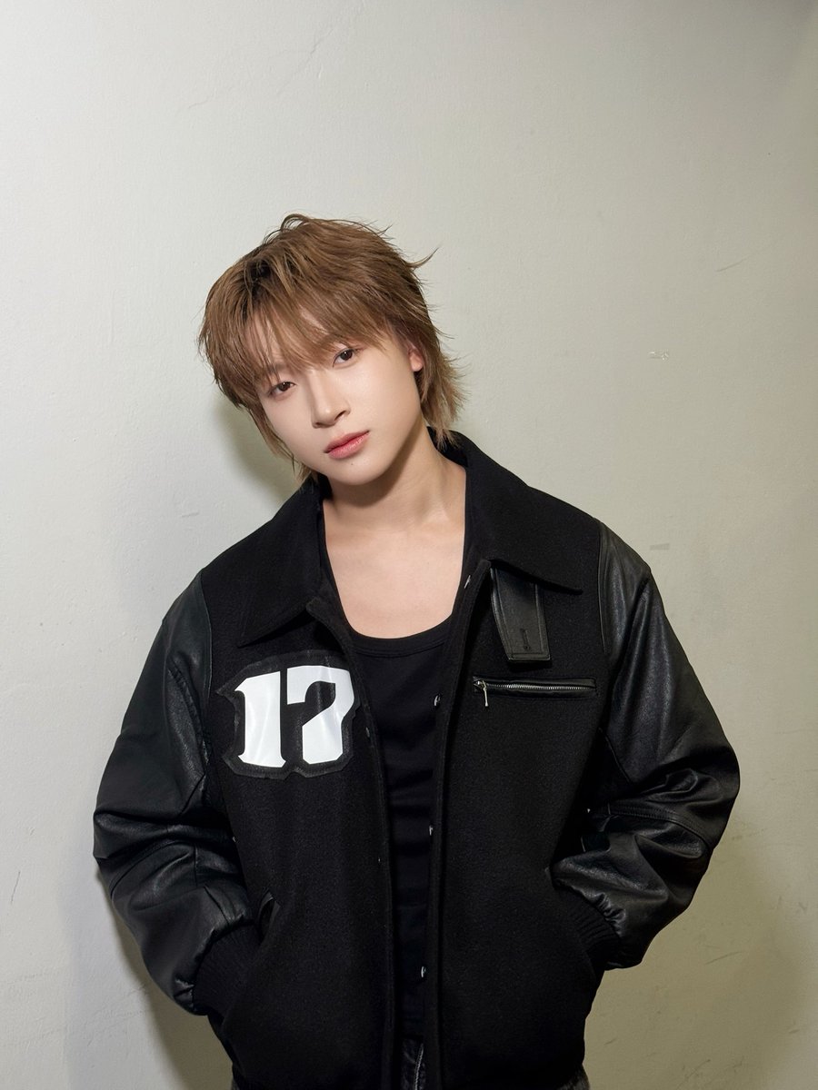 ‘พี ติวเตอร์ เบ็น’ CIR*CRL พร้อมไปพูดคุยเม้ามอย และโพรโมทเพลง ‘Switch It Up’ กันให้แฟ่ดกันที่ ‘Flex 104.5’ แล้วค้าบผมมม 😼🤟🏻

FLEX TALK WITH CIRCRL
#Flex1045xCIRCRL
#CIRCRL_SwitchItUp
#PHEE_CIRCRL #TUTOR_CIRCRL #BEN_CIRCRL
#CIRCRL
#MchoiceMusic