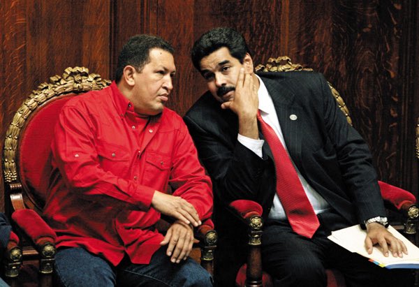 사실 마두로는 버스 운전 기사였음
그 때 노조 운동가로 활동했는데,

차데스가 감빵 갔을 때 면회갔음ㅋ
버스 노조에서 차베스 석방 지지했고
그 때 감빵에서 친해져서 대통령됨
어이없지만 실화임….

이 새낀 경제에 대해서 아는게 없었음
왜냐면 이새낀 중졸이었기 때문임
이것 또한 존나