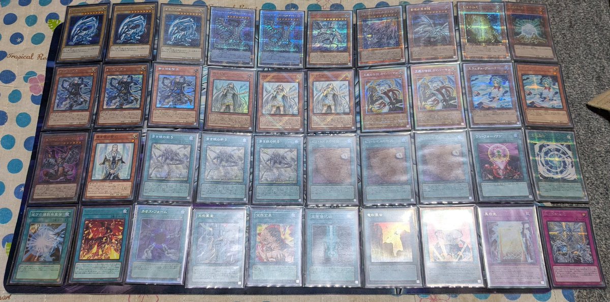 私の愛すべきモンスター、青眼の白龍ことブルーアイズの新規が来ましたね!!
ブルーアイズ最強、ブルーアイズ最高、ブルーアイズ最上、ブルーアイズ最愛!!
…とまあ、取り乱しましたが、将来は何のカードを抜いて新規を入れるか、デッキレシピ考え中です
#遊戯王OCG
#遊戯王