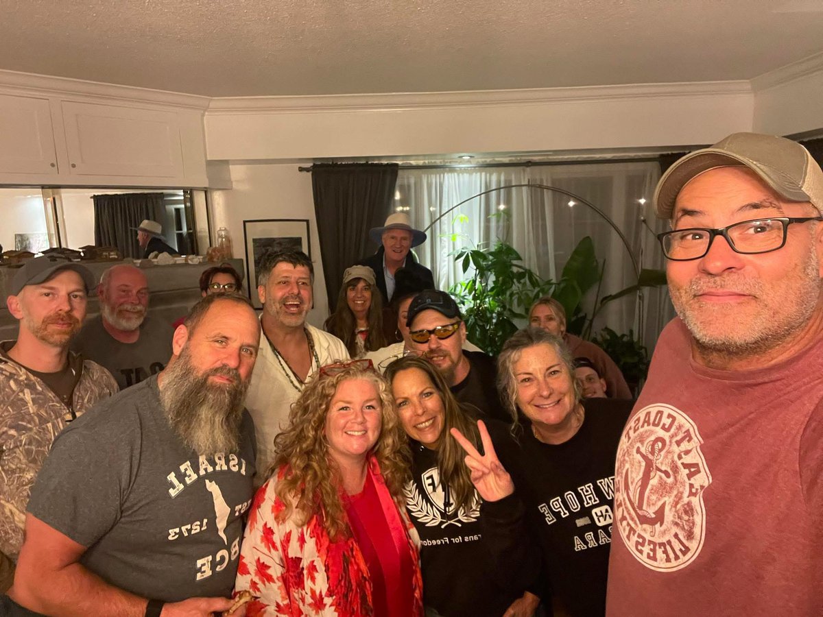 LichTamara's tweet image. Four years ago I made a phone call to a Saskatchewan truck driver whose livelihood, and those of his fellow truckers, was being threatened by the Canadian government.  I offered my skillset and my support. 

What followed could have never been foreseen.  

We watched an entire…