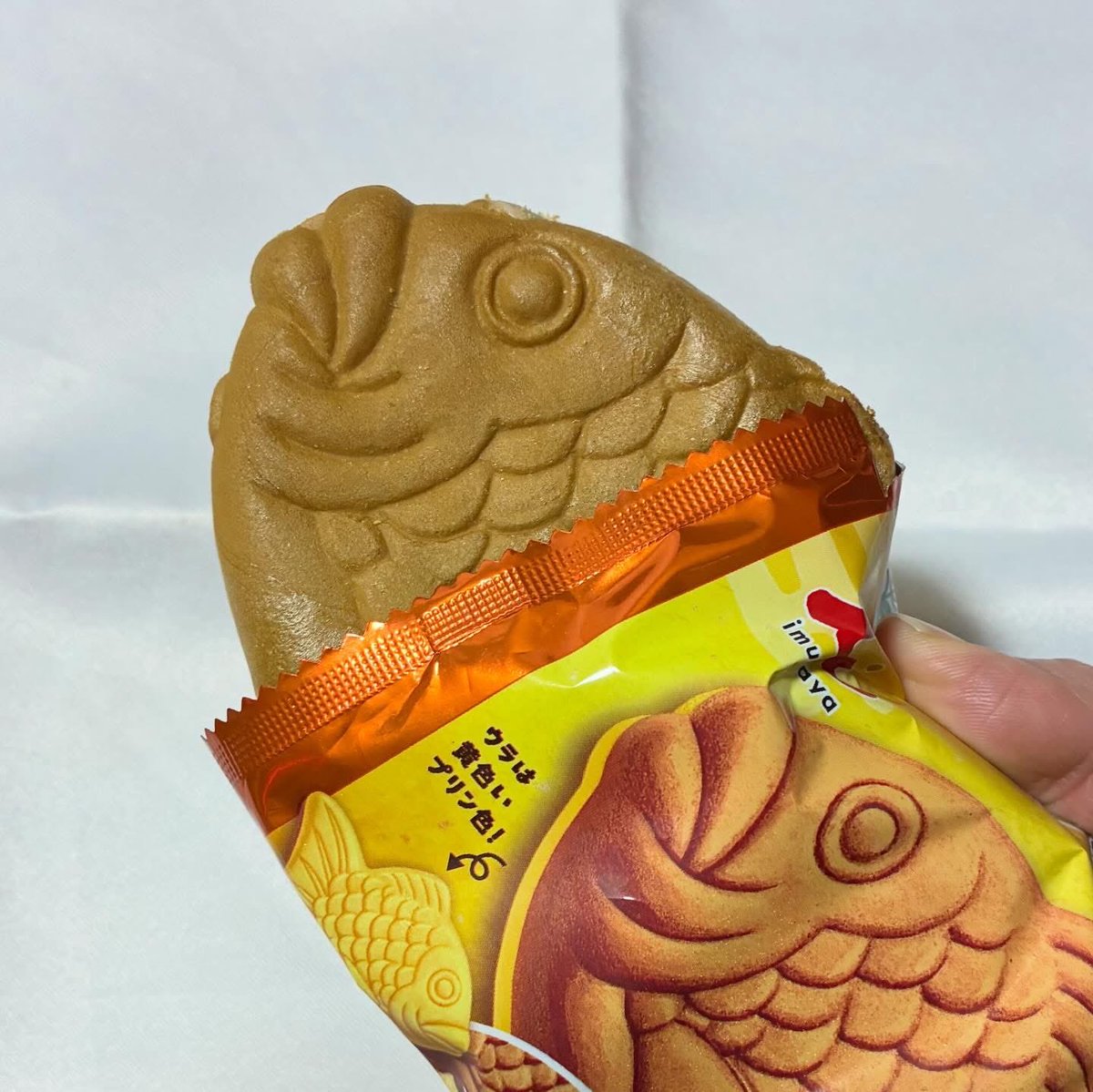 【1月13日(火)の〆アイス】今年で発売40周年を迎える『たい焼きアイス』新フレーバー。卵感たっぷりの固めプリンのイメージしたとのこと、その通りの味わい。しっかり食べ応えもあって大満足。
『たい焼アイス　プリン』 ★★★★★
#アイス #井村屋