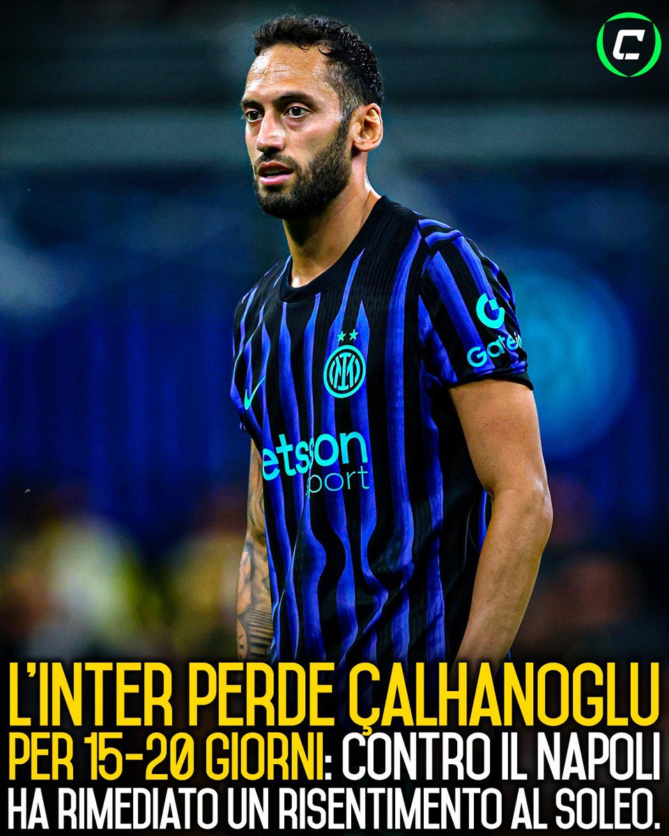 CronacheTweet's tweet photo. Dopo aver chiesto il cambio nel finale del big match contro il Napoli, Çalhanoğlu ha rimediato un risentimento muscolare al soleo sinistro, come evidenziato dagli esami strumentali a cui si è sottoposto.

Stando a quanto riportato da Sky Sport, i tempi di recupero per il centrocampista turco saranno di circa 20 giorni ❌

#cronachedispogliatoio