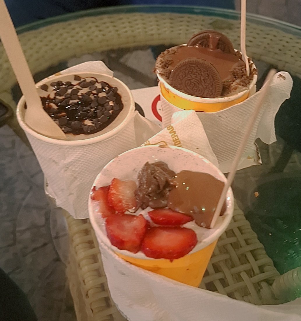 Strokesbysafa's tweet photo. Chocolate
(n.) A proven source of happiness. https://t.co/my752FKHN2
