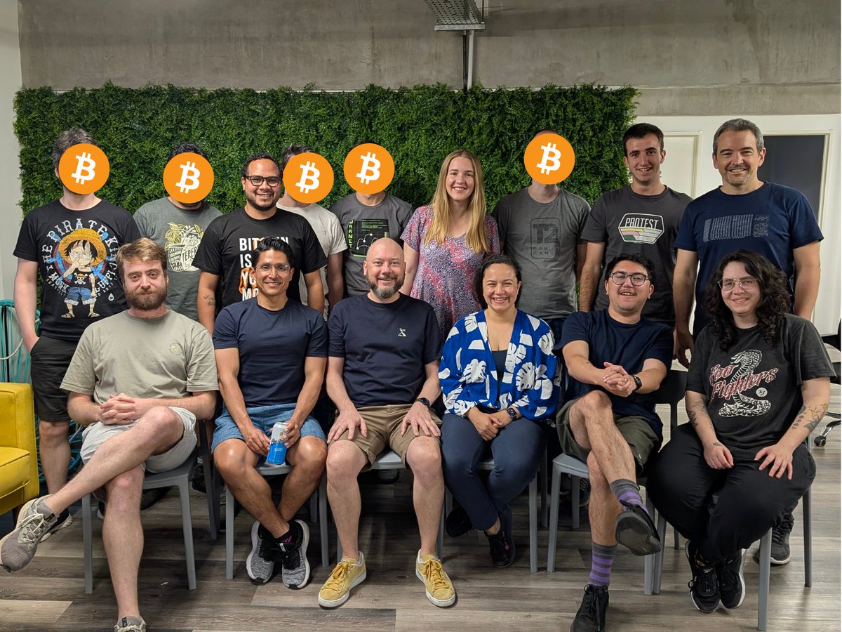 Librería de Satoshi tweet media