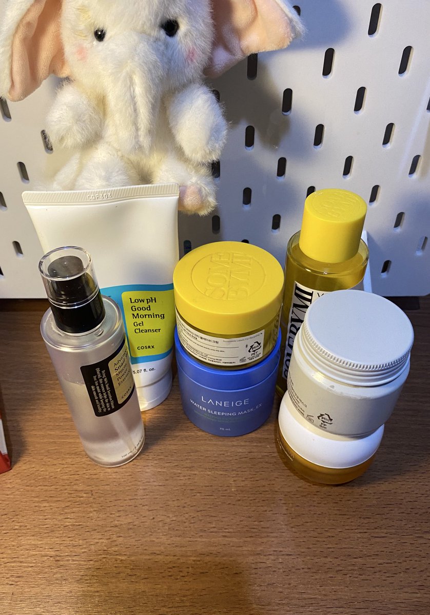 yourlittlehaul's tweet image. Skincare Korea tuh kualitasnya bagus banget ya🥹🫶🏻

Aku mau share skincare Korea yang aku pakai. Kalau kamu lagi cari skin care untuk ✨mencerahkan, nyamarin bekas jerawat, dan lembab✨cobain produk ini👍🏻