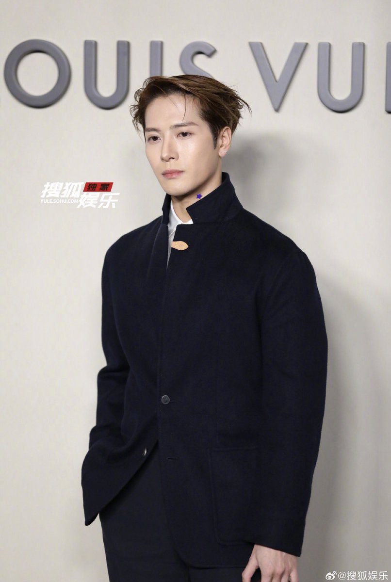 หล่อมากคับ 

วันนี้มากับน้อง ★ สีม่วง สดใส 🤩
Grand Opening New #LouisVuitton House in Beijing 🇨🇳 🔥
#JacksonWang 
#JacksonWangxLouisVuitton