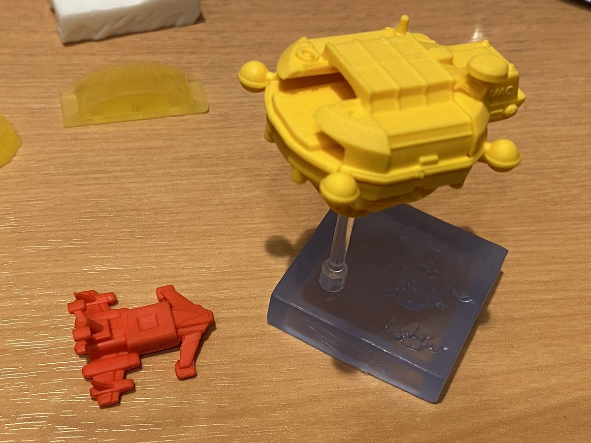 中国で出てるウルトラシリーズのゴム(ランダム)。大当たりのマック基地