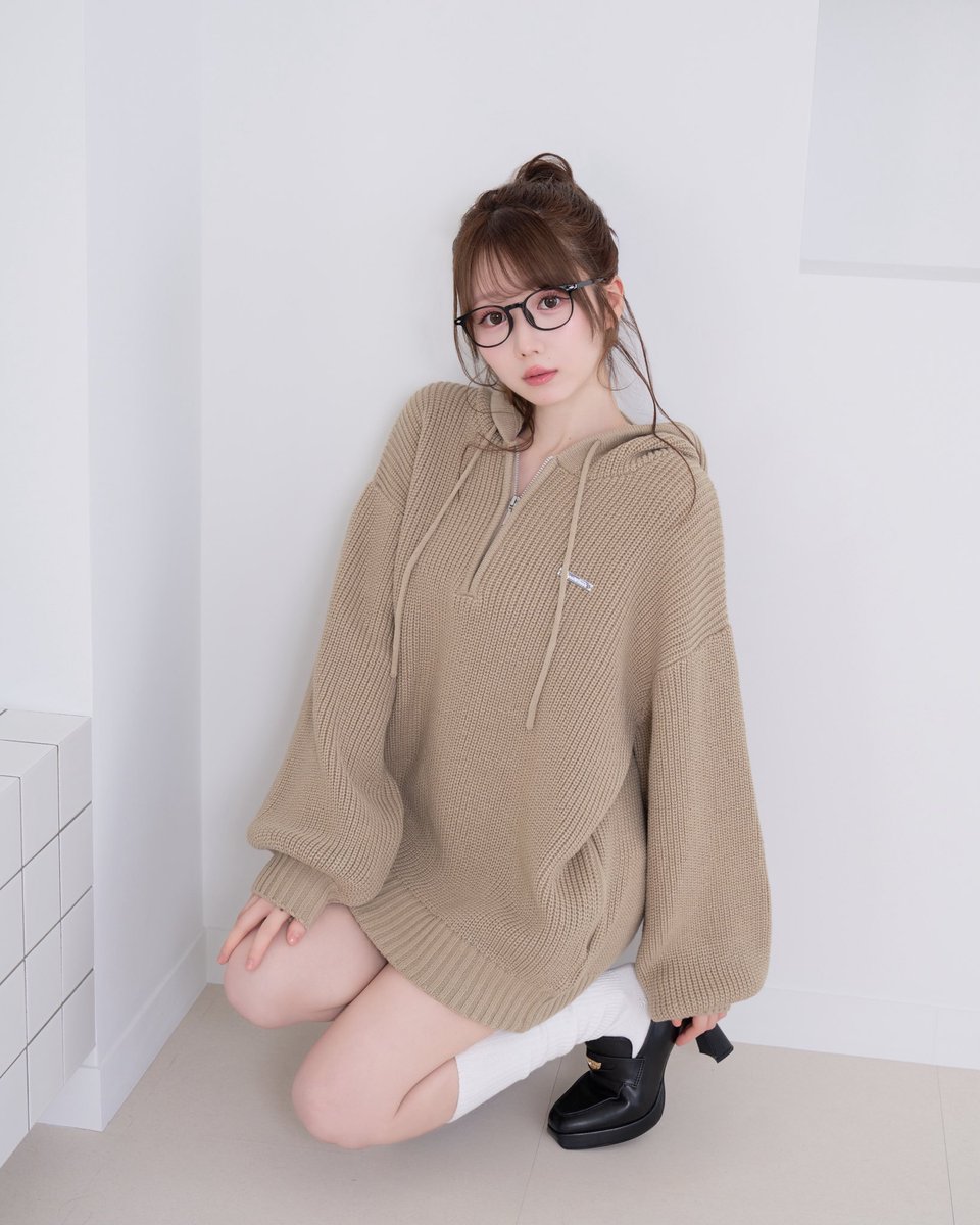 ロゼミューズ Over sized half zip hoodie ホワイト Over sized half zip hoodie – BUNNY APARTMENT