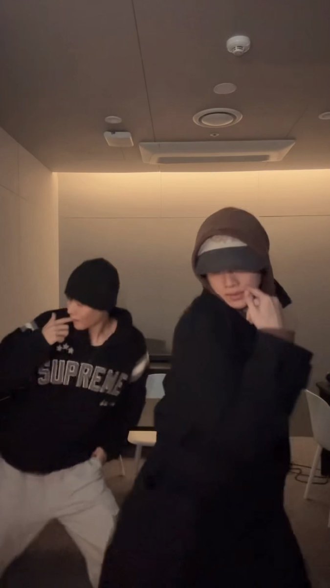 esc01z's tweet image. ゜♥｡ﾟ♡ﾟ･｡♥｡･ﾟ♡ﾟ･｡♥｡゜♥｡ﾟ♡ﾟ･｡♥｡

           영원즈 샤넬 기념 #RT 이벤트
저 지금 기분 너무 좋아요 버블 구독 2개월 쏩니다.
     브리즈 인증 받을게요! 당발 2월 1일🫧🪽

゜♥｡ﾟ♡ﾟ･｡♥｡･ﾟ♡ﾟ･｡♥｡゜♥｡ﾟ♡ﾟ･｡♥｡