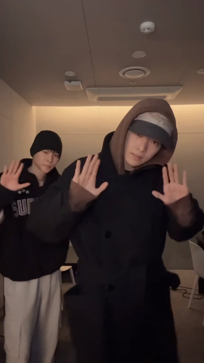 esc01z's tweet image. ゜♥｡ﾟ♡ﾟ･｡♥｡･ﾟ♡ﾟ･｡♥｡゜♥｡ﾟ♡ﾟ･｡♥｡

           영원즈 샤넬 기념 #RT 이벤트
저 지금 기분 너무 좋아요 버블 구독 2개월 쏩니다.
     브리즈 인증 받을게요! 당발 2월 1일🫧🪽

゜♥｡ﾟ♡ﾟ･｡♥｡･ﾟ♡ﾟ･｡♥｡゜♥｡ﾟ♡ﾟ･｡♥｡