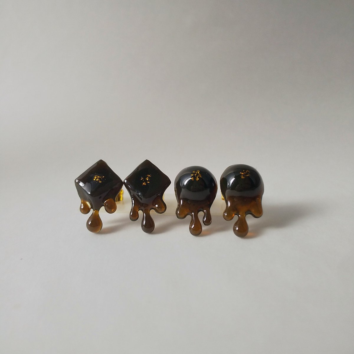 1/13 
#チョコ色でちょこっと先取り 
#365DIYtheme 

もうすぐバレンタインですね🍫
毎年ここ15年ほどは生チョコを作っていたのですが、
板チョコが1枚約200円になり、
今年は作るのを諦めました。

食べられない ちょこれいと 
いかがですか??

(minne.com/items/42070532)