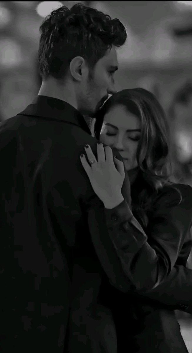 ooonn_n's tweet image. أنت فيني وأنت مني وأنت لي ،
حضنك حياه ثانيه كلها 
سلام وأمان لي ولقلبي ♥️