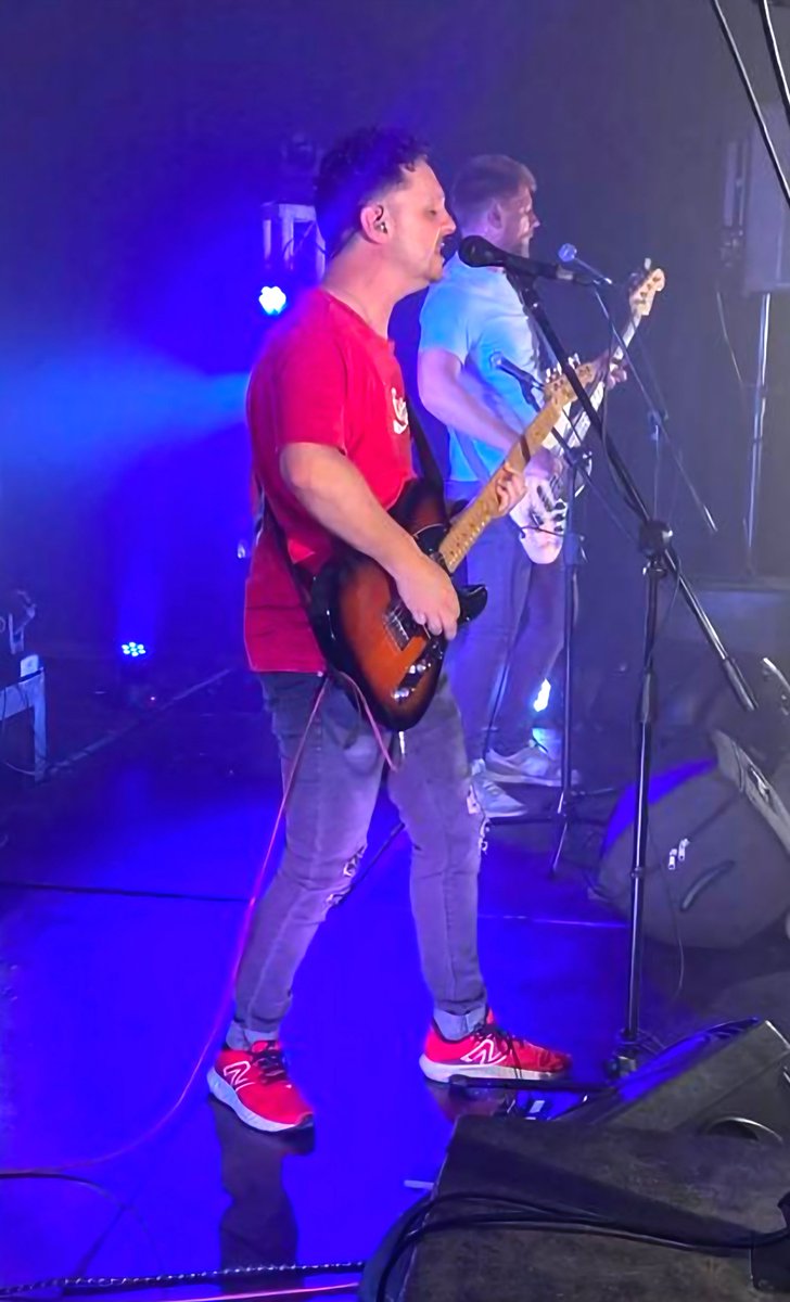 TheColorBlew's tweet image. This is where we heal our hurt - 💙🎶💙 The Color Blew #bandlife #onstage #fendertelecaster #thecolorblewband #indiemusic