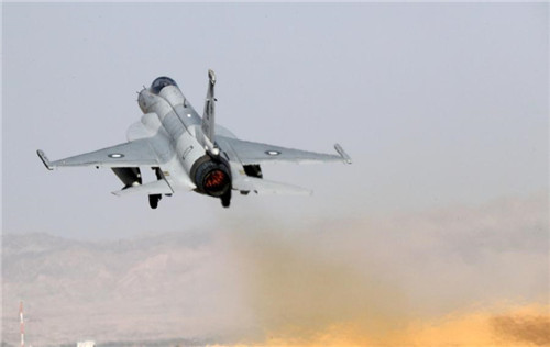 globaltimesnews's tweet photo. Indonesia and Pakistan are closing in on a defense deal involving JF-17 fighter jet jointly developed by China and Pakistan, Reuters reported on Monday, citing sources. A Chinese expert said on Tuesday that JF-17 is an outstanding warplane with advanced radar and weapon systems, and foreign interest reflects that it is gaining more international recognition. https://t.co/Sl3PPCPQu4