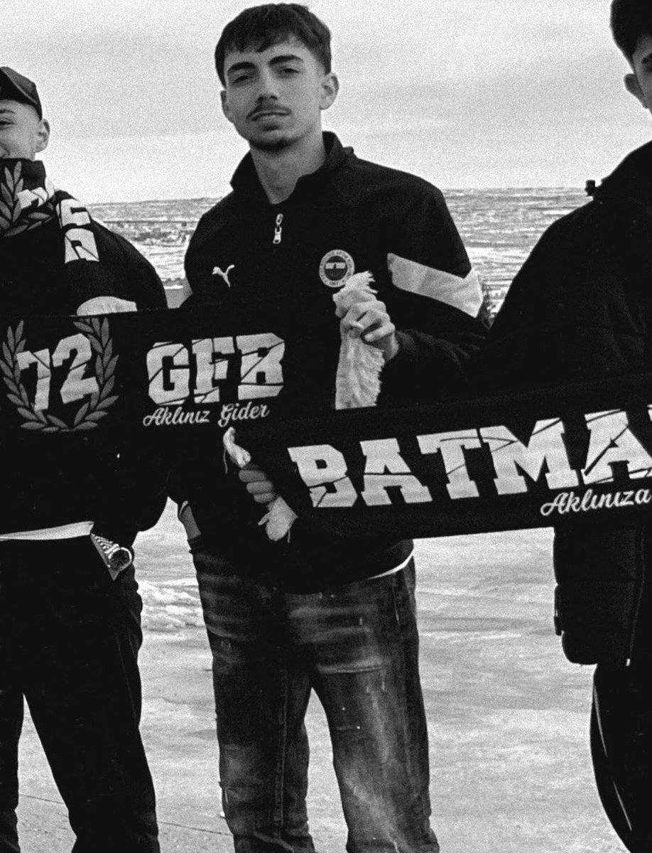 Batman GFB üyelerinden Umut Tekin kardeşimizin elim bir kaza sonucu vefat ettiğini derin bir üzüntüyle öğrenmiş bulunmaktayız.

Merhum Umut Tekin kardeşimize Allah’tan rahmet; başta Batman GFB ve Tekin ailesi olmak üzere, yakınları ve sevenlerine baş sağlığı dileriz. 

#GFB