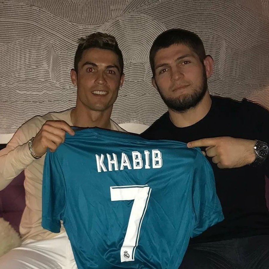 RMadridistaReal's tweet image. 😳 El mensaje de Khabib Nurmagomedov, peleador de UFC:

📲 "No hay nada como la lealtad. Hace un año le rogaban. Ahora le han despedido por culpa de niños consentidos. Xabi, eres el mejor".