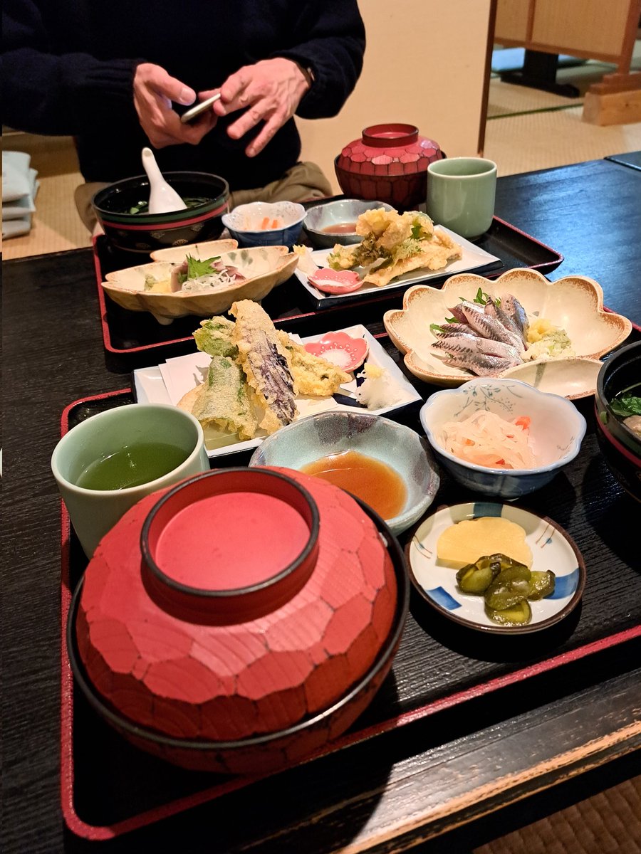 guriguri0728's tweet photo. 本日は調布のテルさんがいらっしゃいました。
「いわし料理 大子」にて夕飯してます。この後はコメダ珈琲いって「Gemini」も加わって盛上りますかね😄

#入間市　#いわし料理大子
#コメダ珈琲 https://t.co/gtvdEtpQoP