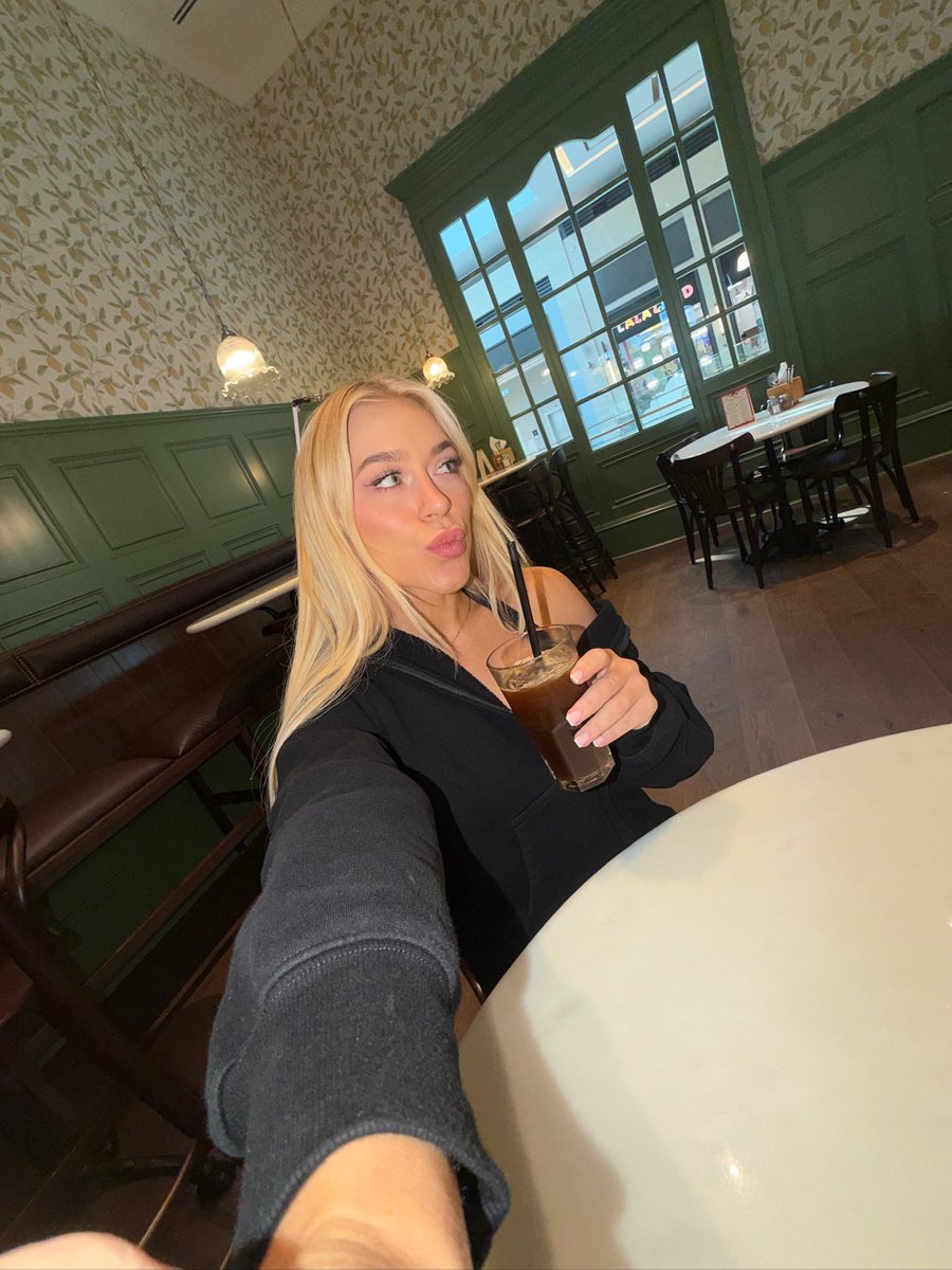 Elle Brooke 🥊 tweet media