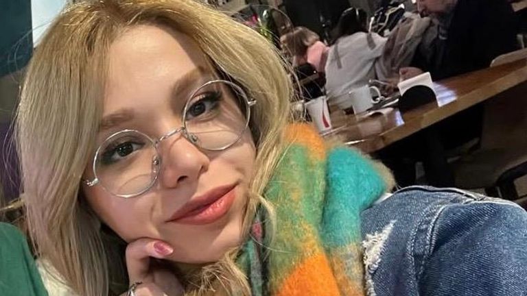 24 yaşındaki üniversite öğrencisi Robina Aminian, İran’da katıldığı rejim karşıtı protestoda güvenlik güçlerinin açtığı ateş sonucu öldürüldü...

Aminian, kadın hakları ve özgürlük talebiyle sokağa çıkmıştı.

(IHRNGO)