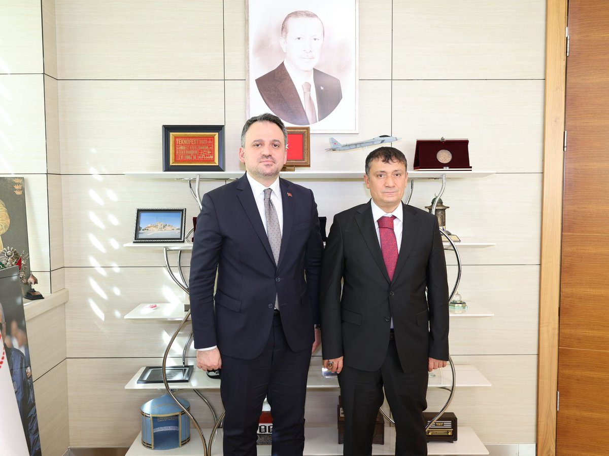 Kaymakamımız Sn. Dr. <a href="/nmehmetbeyoglu/">Dr. Nuri MEHMETBEYOĞLU</a>,Gençlik ve Spor Bakan Yardımcımız Sn. Dr. Enes Eminoğlu’nu makamında ziyaret etti.

Gerçekleştirilen ziyarette;İlçemizde yürütülen gençlik, spor ve eğitim faaliyetleri ile devam eden ve planlanan projeler hakkında değerlendirmelerde bulunuldu.