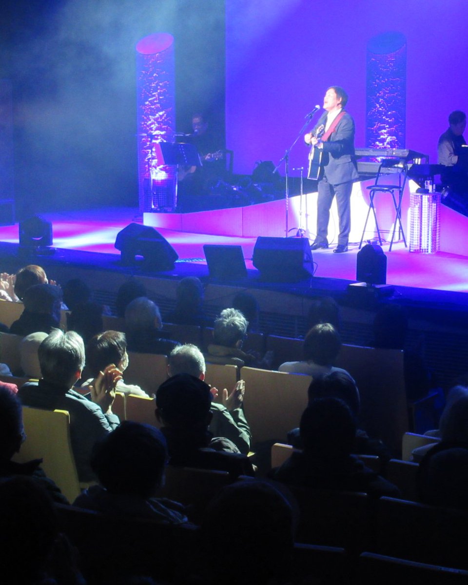 【公演報告】
1/10(土)『#堀内孝雄 アコースティックコンサート2026 遠くで汽笛を聞きながら』を開催しました。
チケットは完売御礼、多くのお客様にご来場いただきました。
公演はアリス時代の曲からソロ曲まで幅広く披露いただき、トークも大変盛り上がりました。
皆様ありがとうございました。#入間