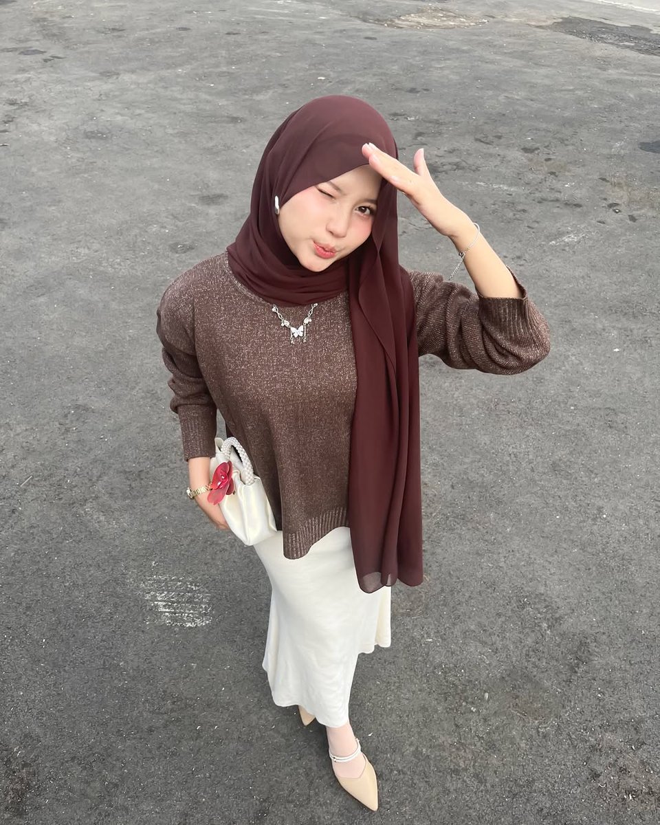 btflfairy's tweet image. earth tone outfit with hijab
— a thread