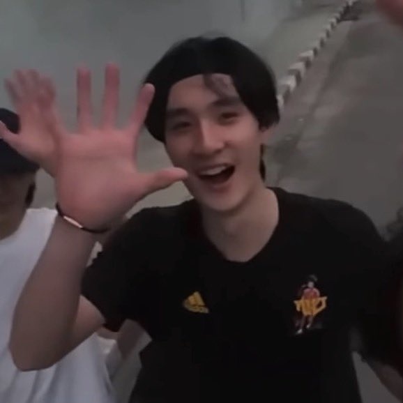 meepangg's tweet image. ตอนน้องธีเอิ้กอ้ากแล้วยกมือบ๊ายบายปิดคือโคตรน่ารักเลย ยิ้มตาปิด ขี้เล่นสดใส เอ็นดูม้าก🤏🏻🐰💗 

#tee_vtp #ธีรเดช