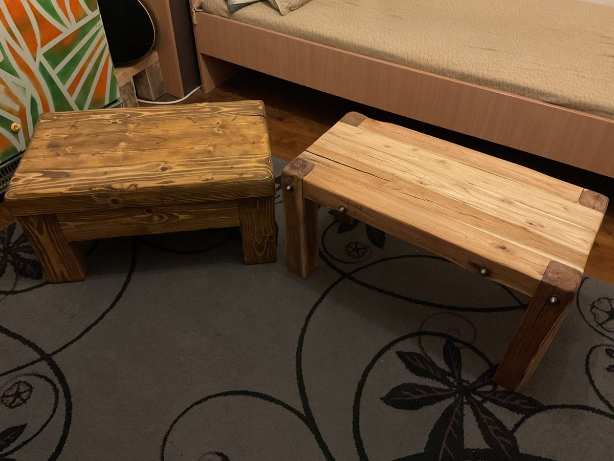 poslednji komadi koji su ostali na stanju. koga zanima nešto, kontakt u deem i tu ću mu dati link ka celom oglasu. samo ću vas ZAMOLITI za RT. ne prosim, pravim svoje stvari sam i jedini način da ljudi vide stvari je RT i zadovoljne mušterije. hvala od male jednočlane radionice❤️