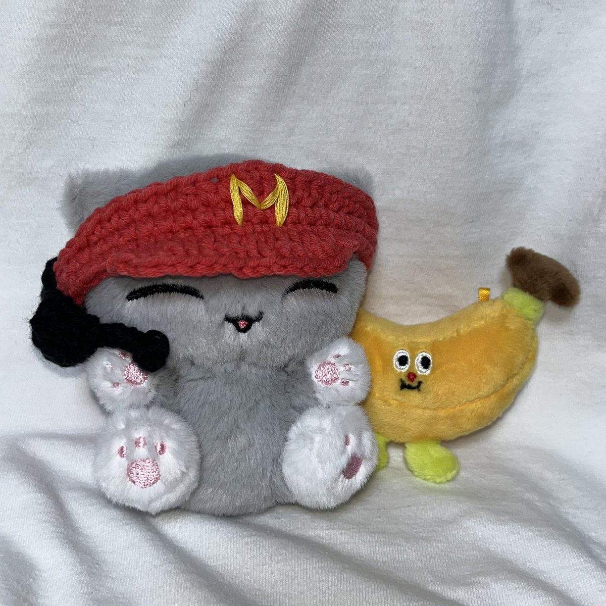 햄버거 시켰는데 니니가 다먹었대요…..
이상한 바나나를 대신 준다는데 이거뭐죠 ㅜㅜ