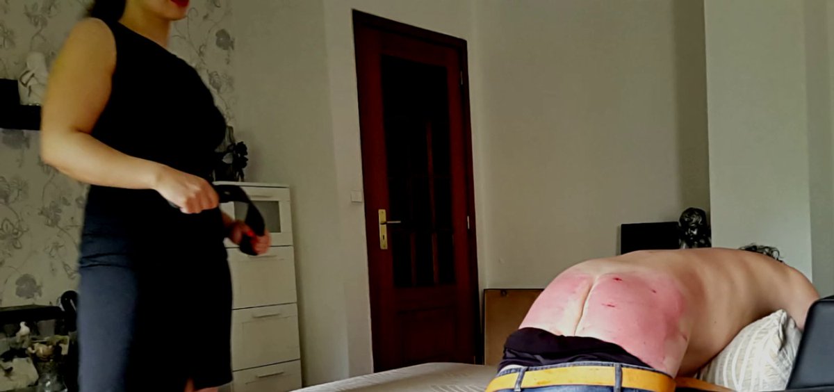 Eu gosto de te ver assim:
quebrado, ardendo, humilhado...
E ainda tens dezenas pela frente...
Implora se quiseres… não vai mudar nada...🖤