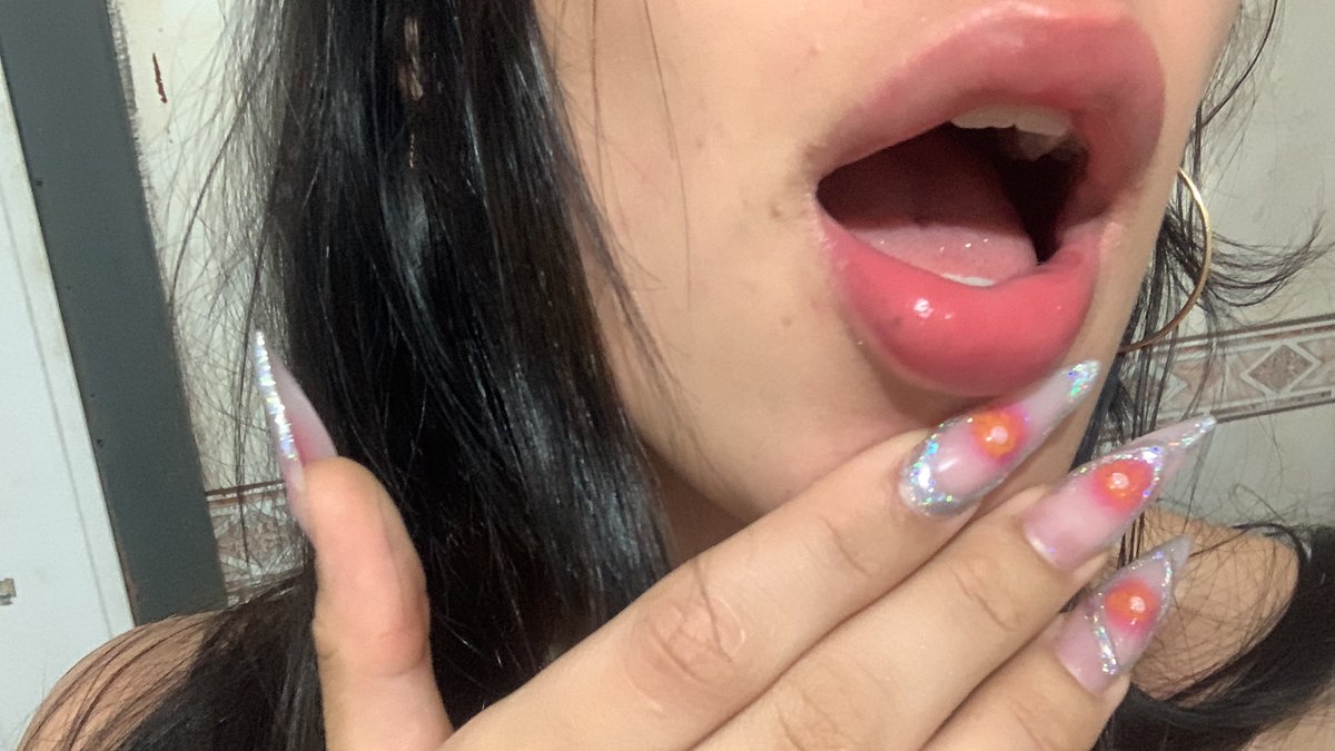 Wataa

More of me linktr.ee/tsvioletvip