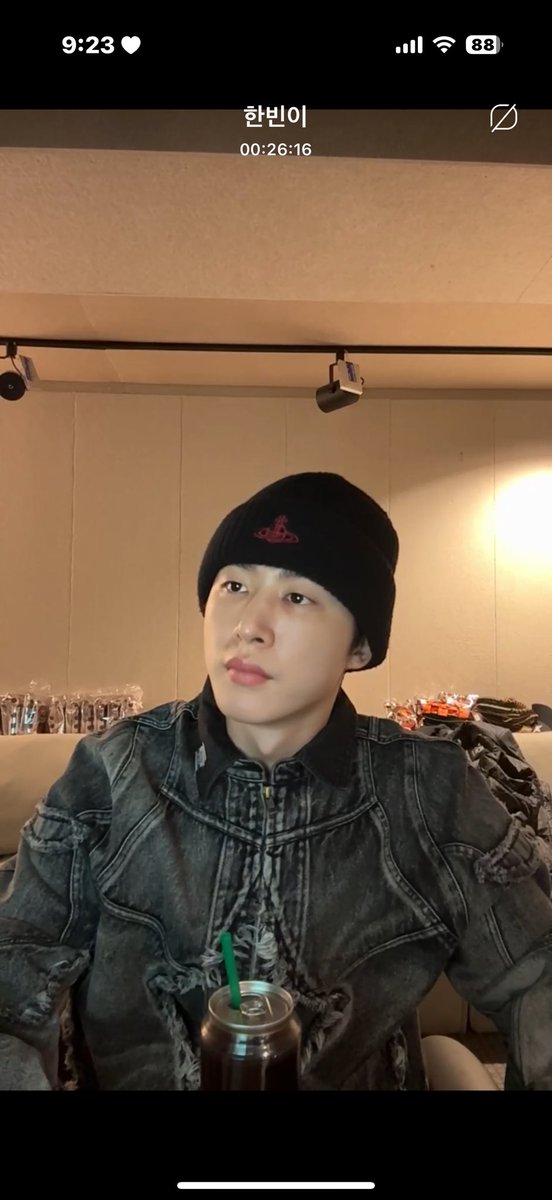 아개웃겨
비아이:오늘 리오 데뷔했는데 형 된 도리로써 뮤비는 한번 봐야죠?
팀이름이..알파드라이브