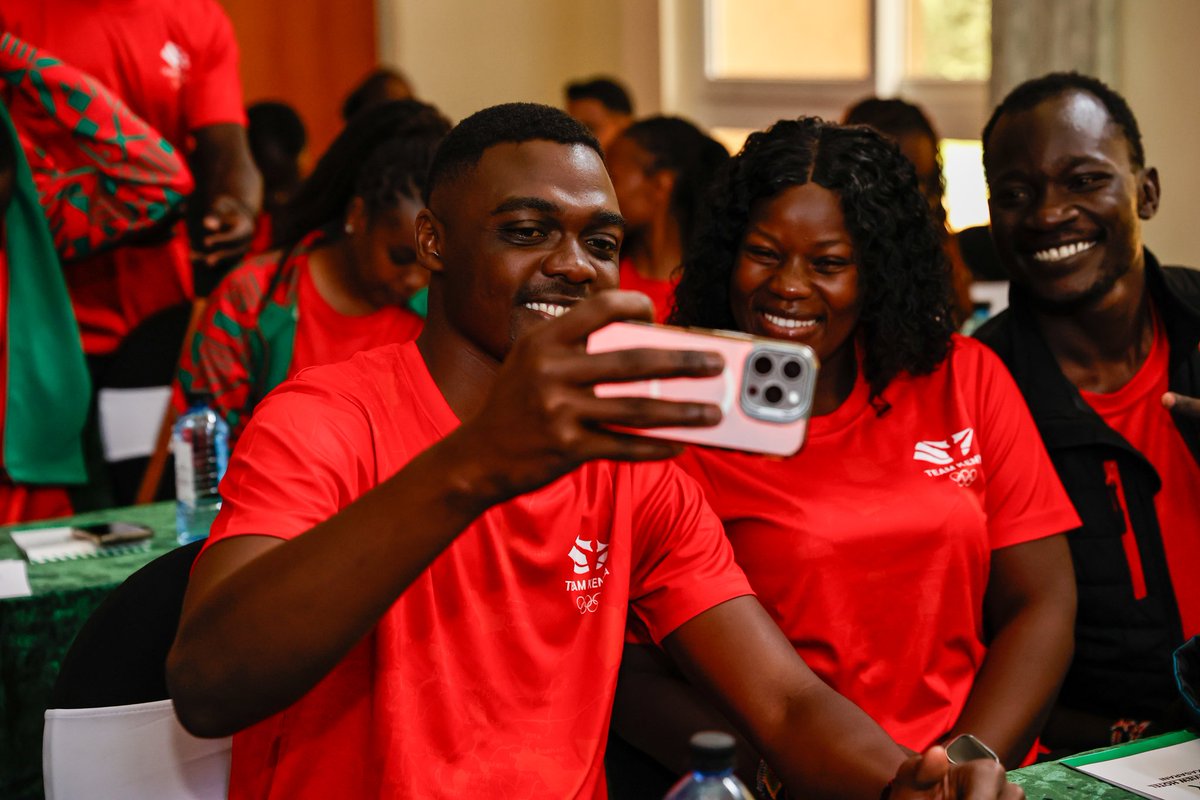 OlympicsKe's tweet image. 🎶Tulianza na kaselfie tukadabotap🎶

Between lessons and life skills, tunapiga selfies, tunacheka na bado tunachukua notes 📚😄

#TeamKenya
#AthletesWeek
#athletes
#AthleteVoicesKE