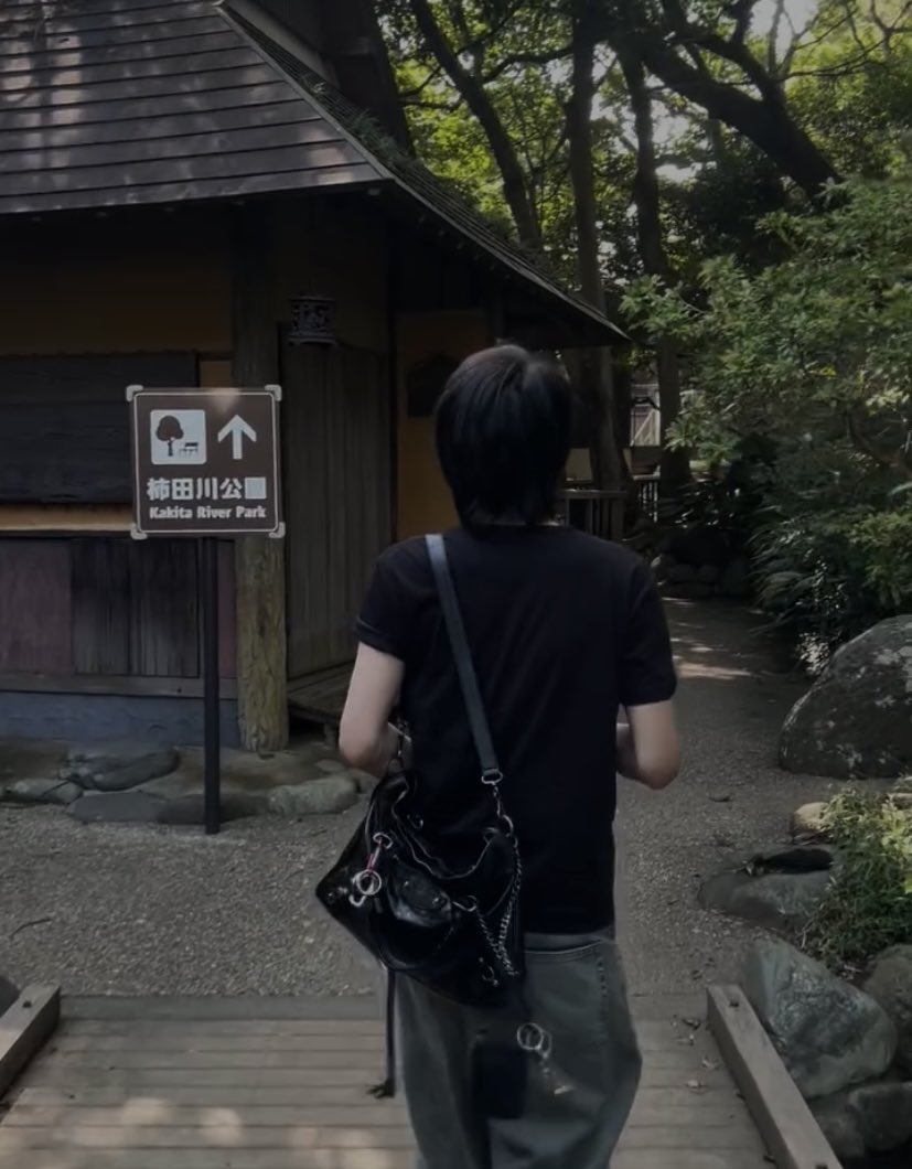 ตัวบางแขนเรียวสุดๆ สไตล์ลิสต์พี่ฮิโระจับแต่งตัวให้เวลาไปเดท 🤭😻

น้องเรียวตะตอนใส่แจ็คเก็ตหนัง vs ตอนไม่ใส่