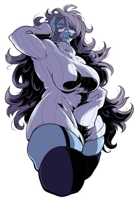 以前ぼさめが女子が流行っていた時にラフだけ描いていたお姉さん skebもそろそろ再開しますのでまたお知らせしますね～