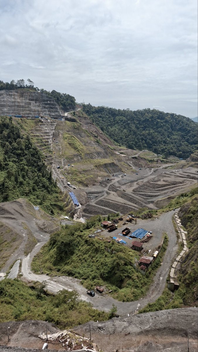 httpslalak's tweet image. day 2 sudah lemburrrrr abis ke lapangan trus ngerjain yang di kantor 😵‍💫