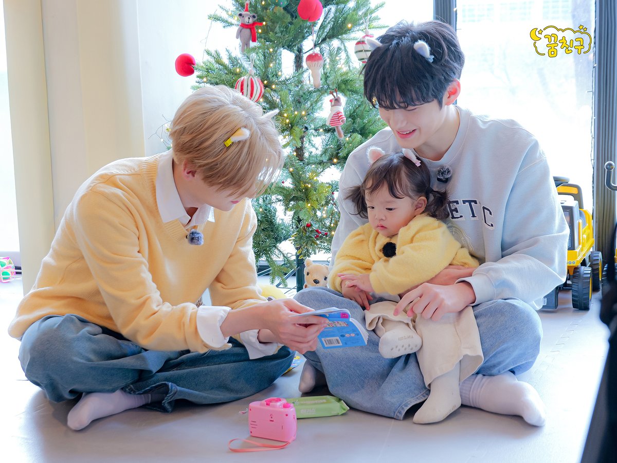 kbs_babys's tweet image. [📷] 꿈친구에 놀러와요🌛

촬영 내내 봄이만 바라보던
봄이바라기 삼촌들의 하루🫧

#ALPHADRIVEONE #ALD1 #알파드라이브원