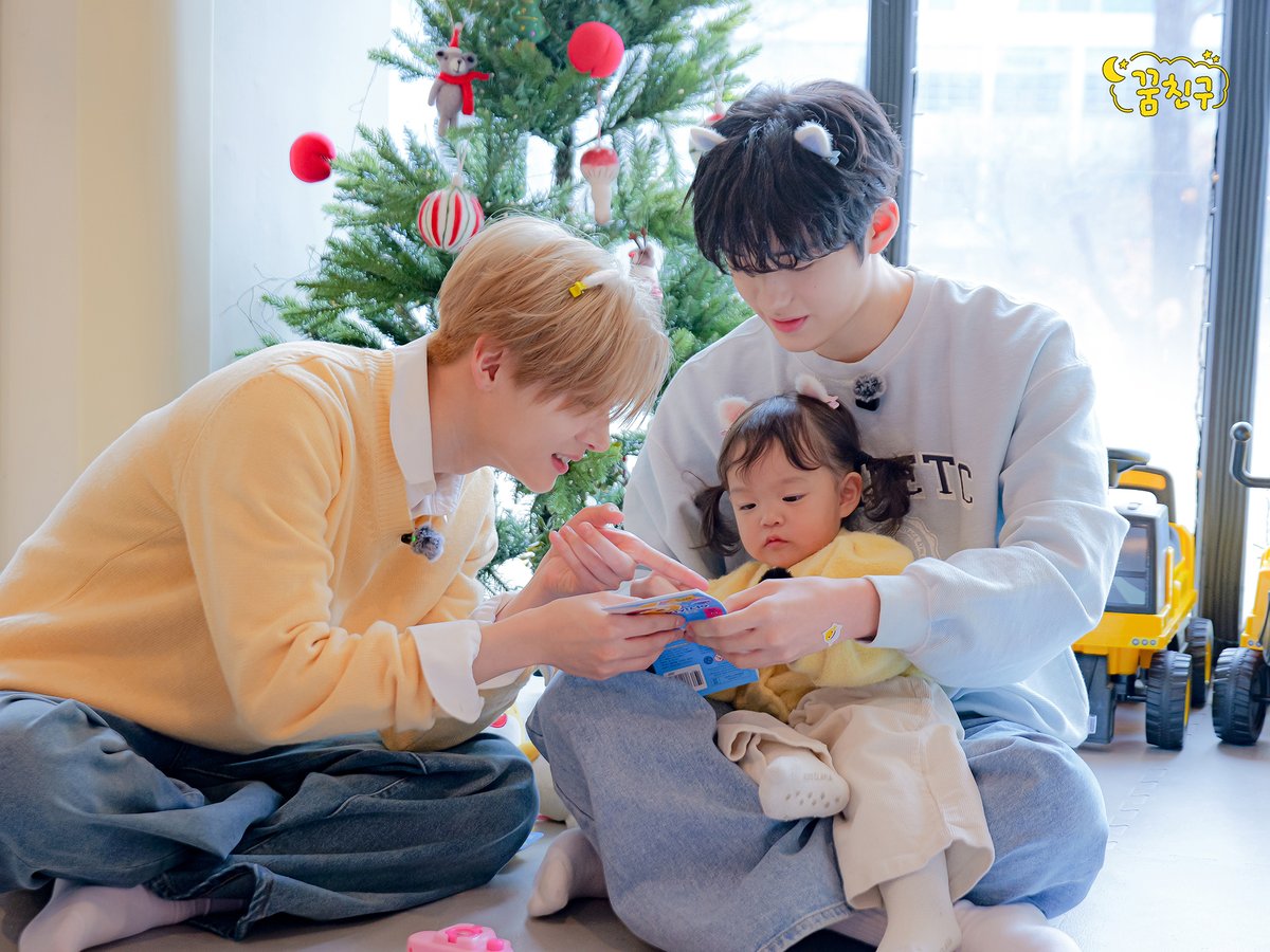 kbs_babys's tweet image. [📷] 꿈친구에 놀러와요🌛

촬영 내내 봄이만 바라보던
봄이바라기 삼촌들의 하루🫧

#ALPHADRIVEONE #ALD1 #알파드라이브원