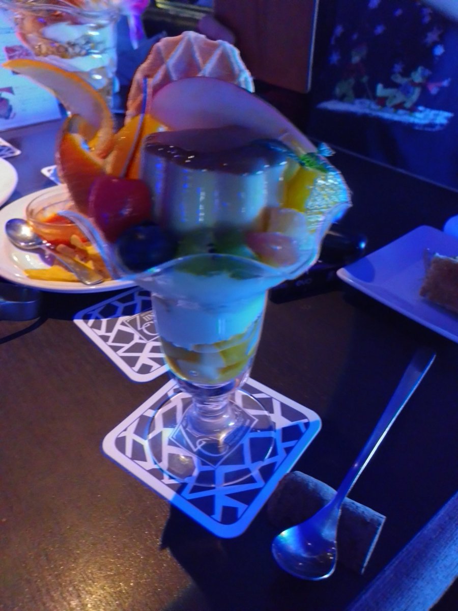 パフェを食べるなどもした