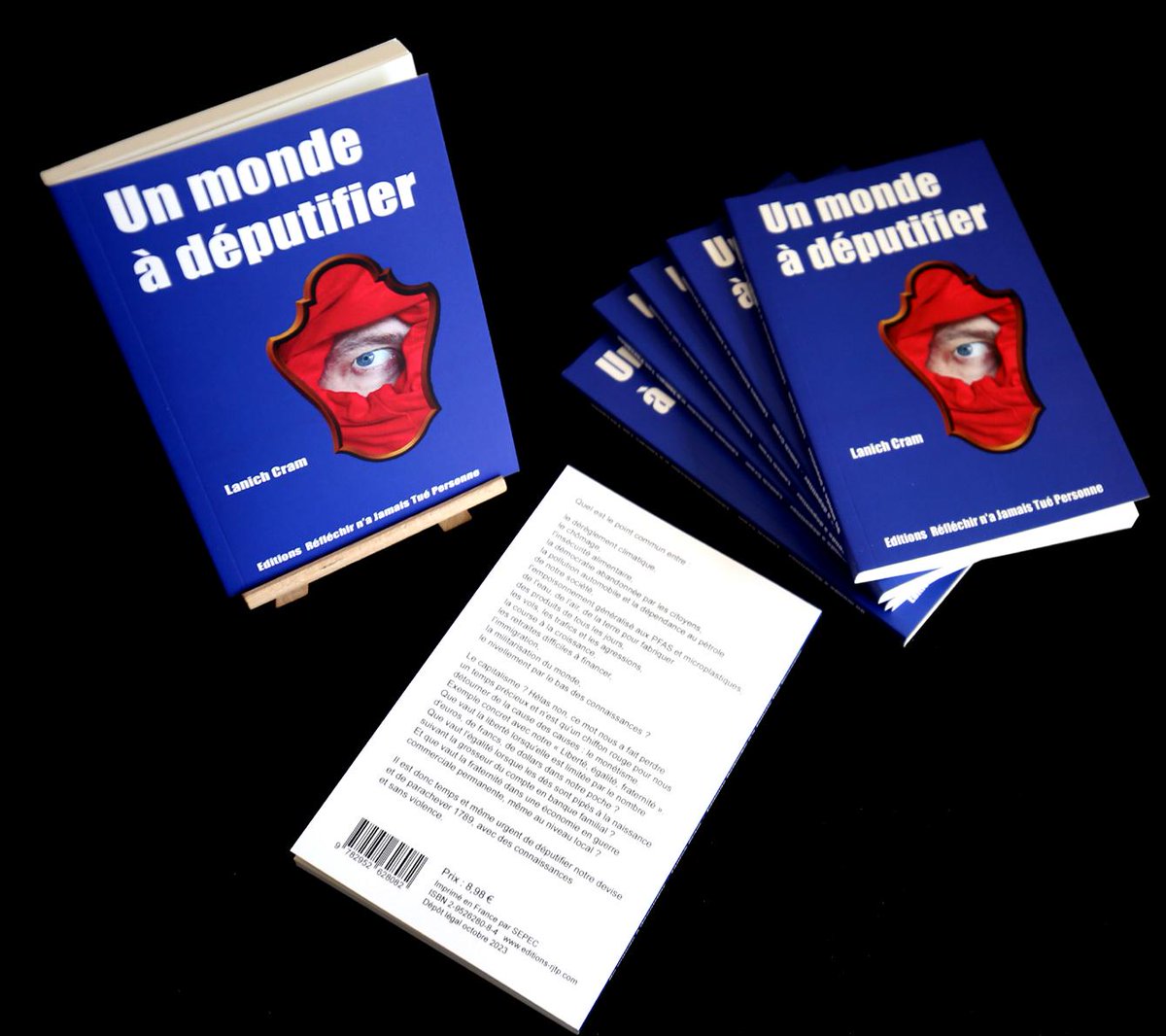 MarcChinal's tweet image. Sûr que taper sur un blanc qui plus est ayant des valeurs d'extrême droite, ce n'est pas facile lorsque tu es policier  membre d'un syndicat de policiers d'extrême droite.

Pascal Praud parle des "blancs en face".

En toute impunité.