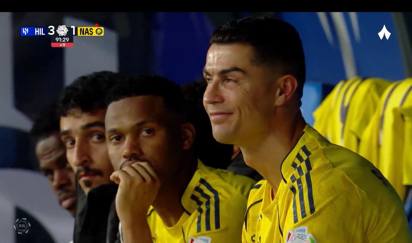 afaceleecion's tweet image. ‼️ ميسي في احد المباريات خرج غاضبا بسبب وقوع فريقه في فخ التعادل رغم تسجيله هدفين 👐🏻 " همه فريقه .
هناك لاعب خرج مبسوطا ومندهش بسبب تسجيله هدف وفريقه خاسر 3-1 وختم الموسم الصفري الرابع 🤷🏼‍♀️ همه نفسه .
ولله كارثه بحق كره القدم .