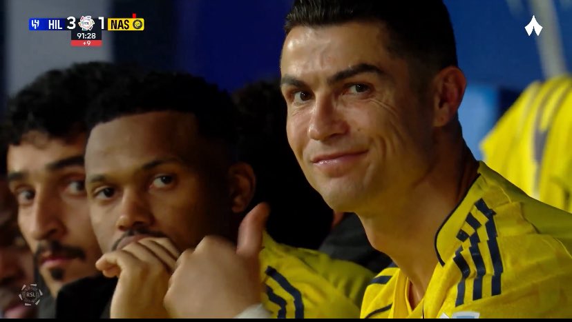 afaceleecion's tweet image. ‼️ ميسي في احد المباريات خرج غاضبا بسبب وقوع فريقه في فخ التعادل رغم تسجيله هدفين 👐🏻 " همه فريقه .
هناك لاعب خرج مبسوطا ومندهش بسبب تسجيله هدف وفريقه خاسر 3-1 وختم الموسم الصفري الرابع 🤷🏼‍♀️ همه نفسه .
ولله كارثه بحق كره القدم .