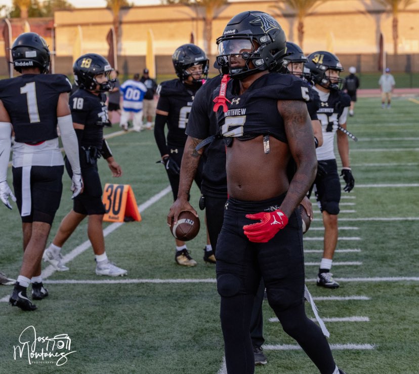 Regular season stats!!
15 tds
28 rec 555 yds 
1,000 all purpose yards
31 tckls (24 solos)
2 picks (1 pick six)
10 pbu’s 
5 ffls (recovered all 5)
|all cif| 1st team defense | 1st team offense|
Leading the valley in kickoff return avg(53.5 per return)
hudl.com/profile/193898…