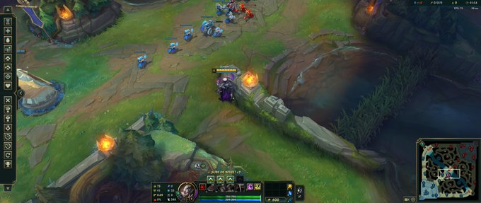 7Lonson_'s tweet photo. @Veigar_v2 I just saw your Viedo Guide about S16 Role quest and u talk about the new fog of war strategy, i found a pixel for stay in fog of war even if the wave is in the middle of the lane, if u walk a bit down just stop of earning 8Px5s so be carefully. ^^ https://t.co/UklTO3k5Jk